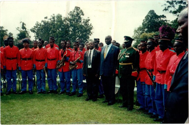 Dr. Hongo with President Moi, August 2002