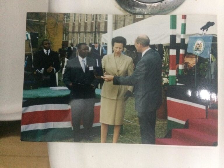 Dr. Hongo with HRH The Princess Royal together with His Excellency the President of the Republic of Kenya, Dr. G.W.Griffin, Director , Starehe and Dr. Ian Bromilow, as Chair of the STAREHE’S Managing Committee.